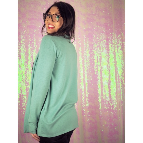 SOLD DKNY Light Teal Seafoam Lightweight Cardigan - Picture 4 of 7